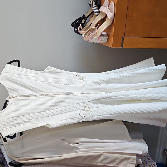 Marilyn Monroe - Elegant White Sleeveless Dress - Size Medium - Picture 5 of 6